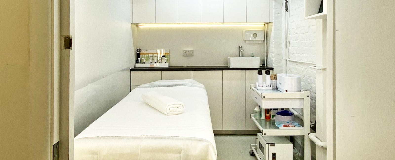 Holistic Skin: expert aestheticians in Borough High Street, near Borough tube and London Bridge Station, SE1.