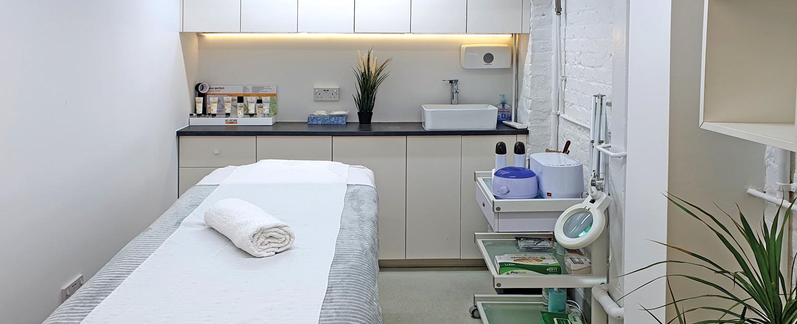 Check out the many 5-star Google reviews and wonderful testimonials from customers of Holistic Skin in Borough, London SE1.